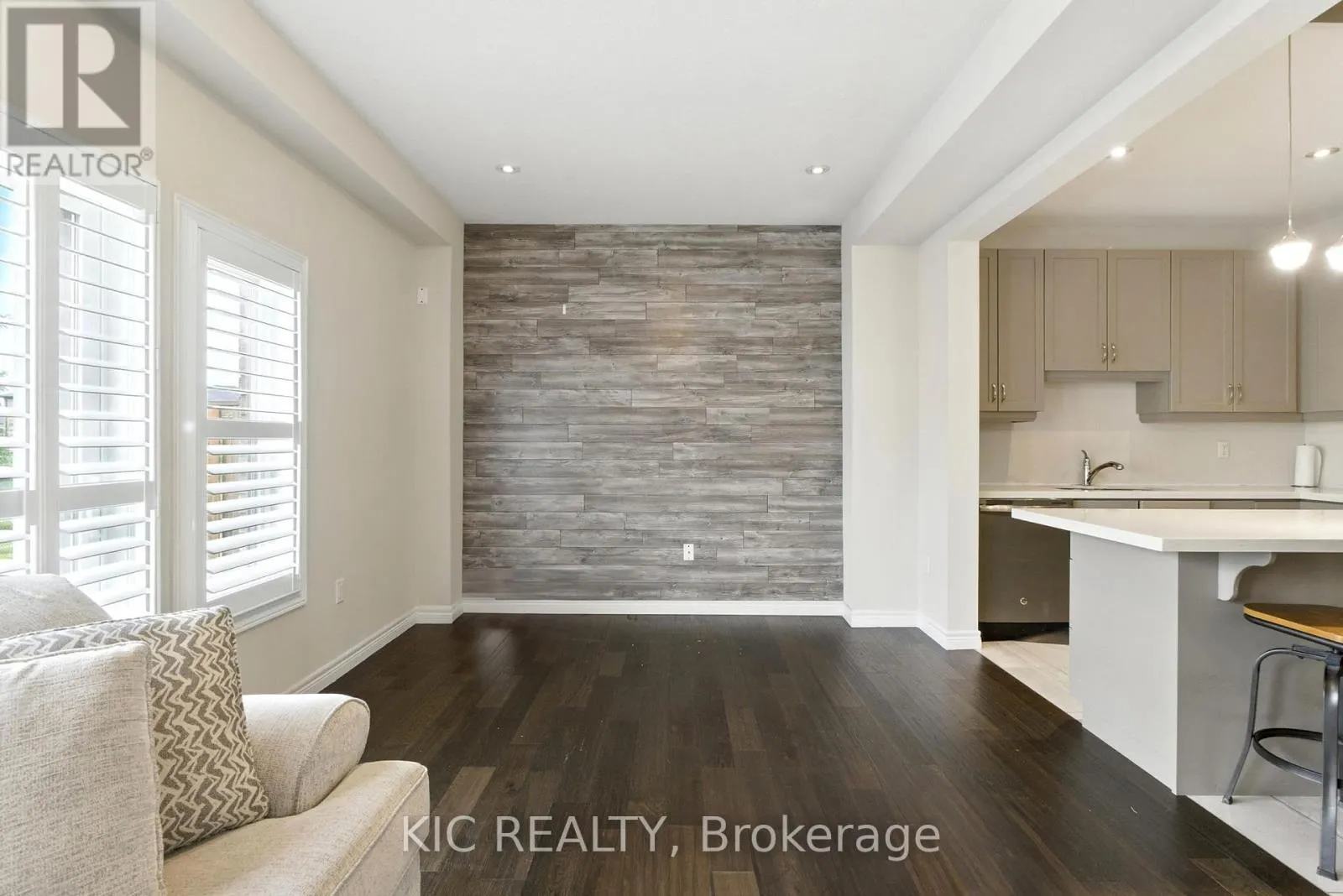 69 DODMAN CRESCENT