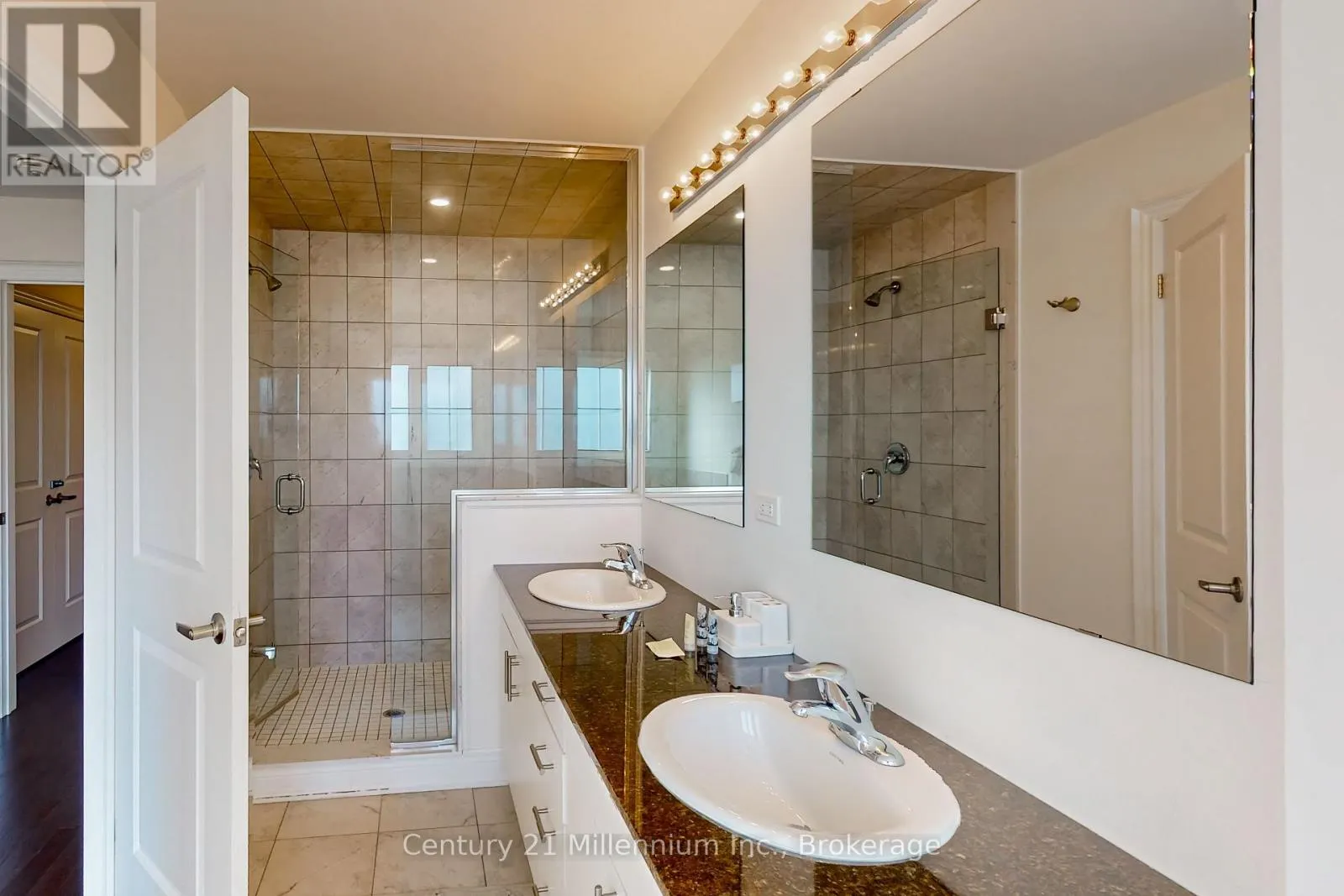 31 - 171 SNOWBRIDGE WAY, #31