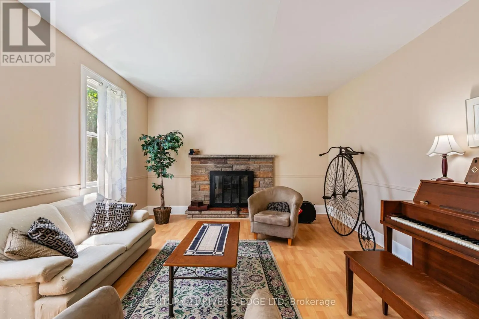 12084 LAKESHORE DRIVE