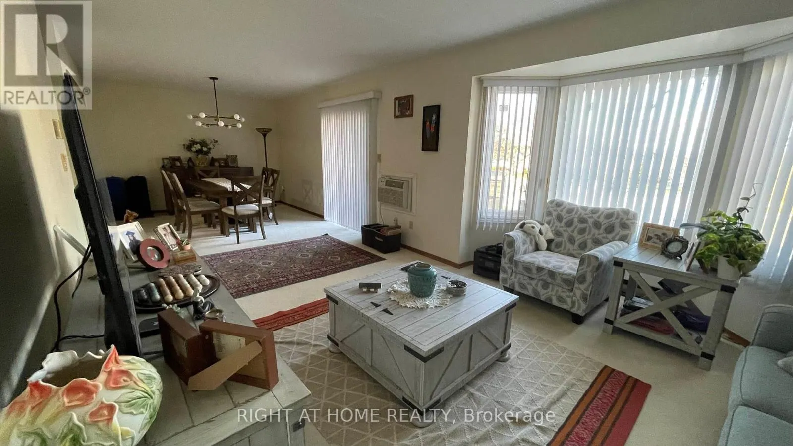 101 - 401 ERB STREET W