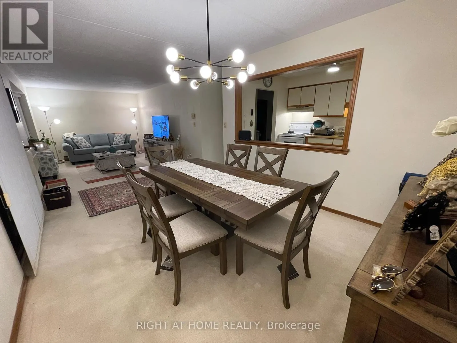 101 - 401 ERB STREET W