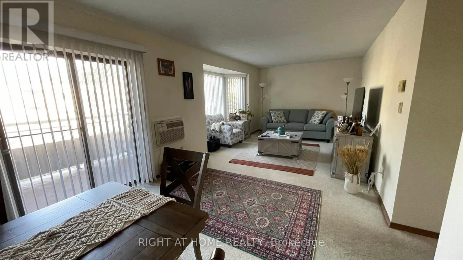 101 - 401 ERB STREET W