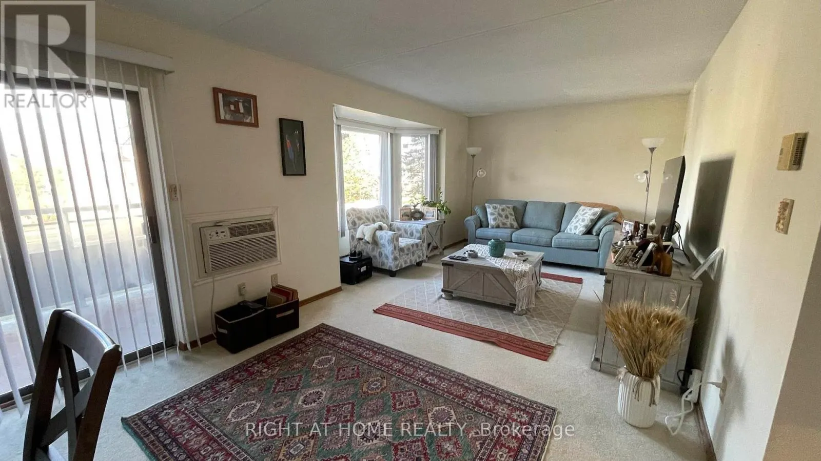 101 - 401 ERB STREET W