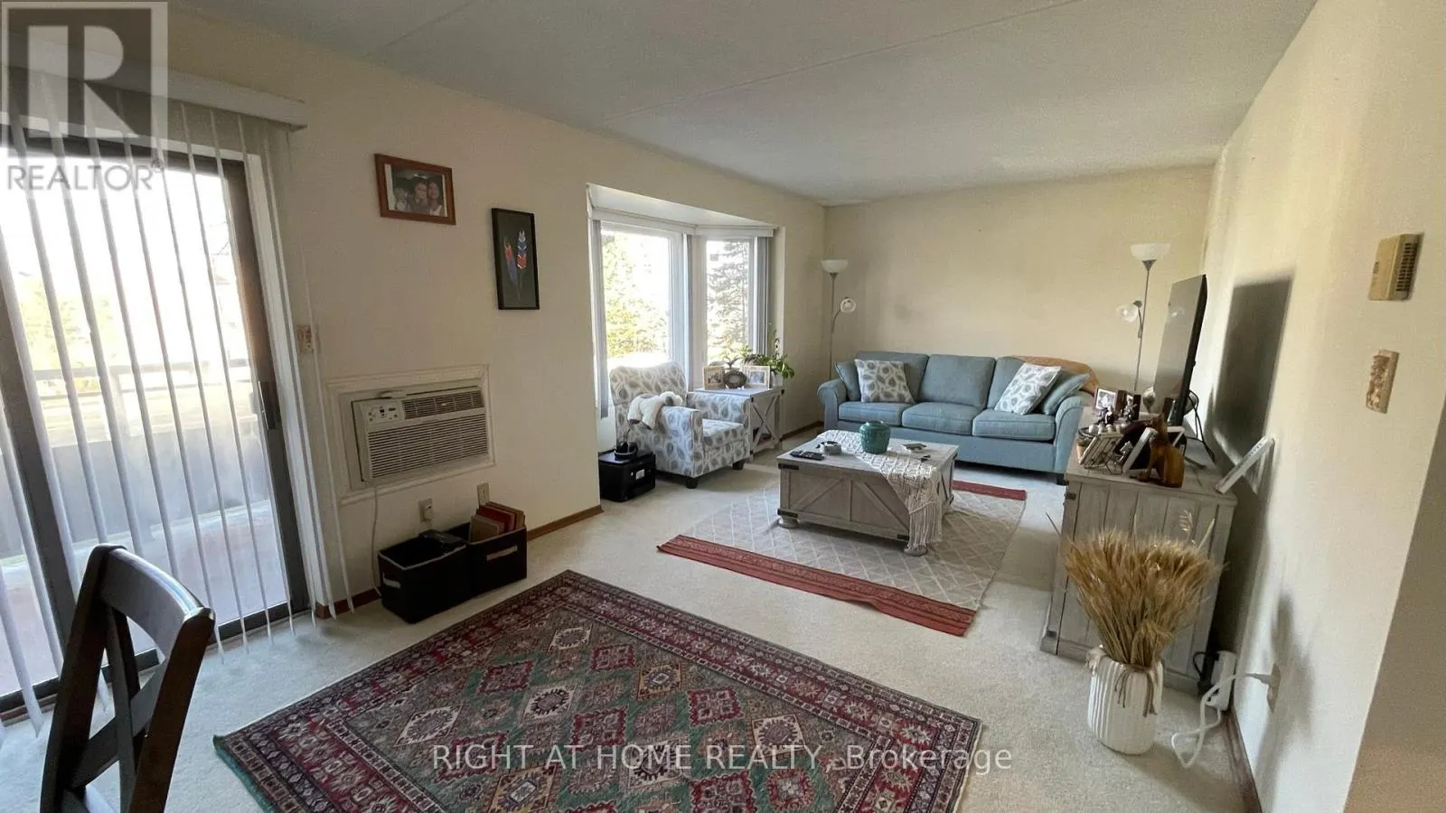 101 - 401 ERB STREET W
