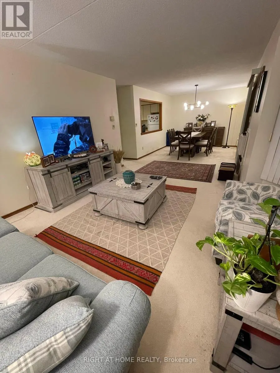 101 - 401 ERB STREET W