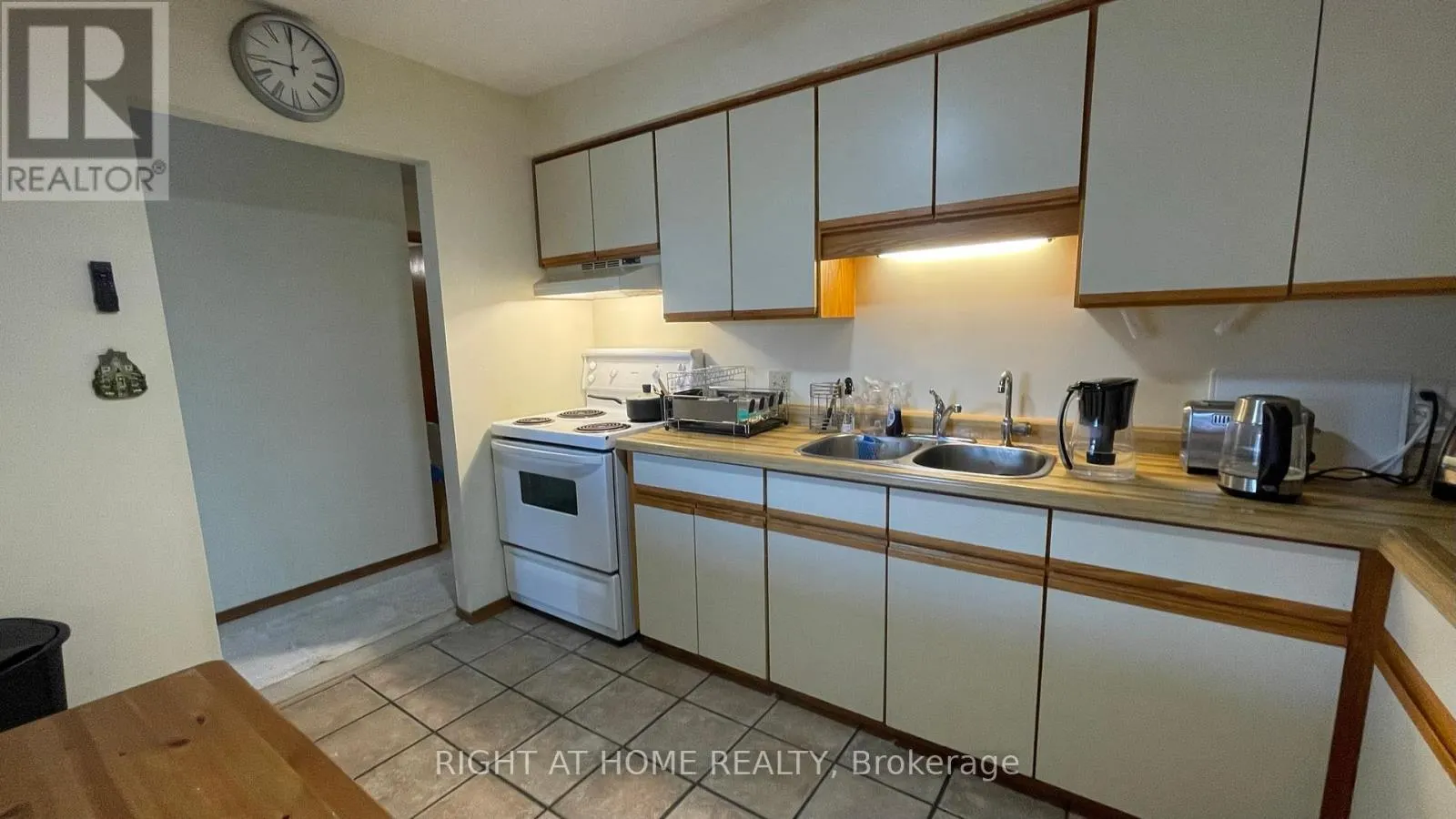 101 - 401 ERB STREET W