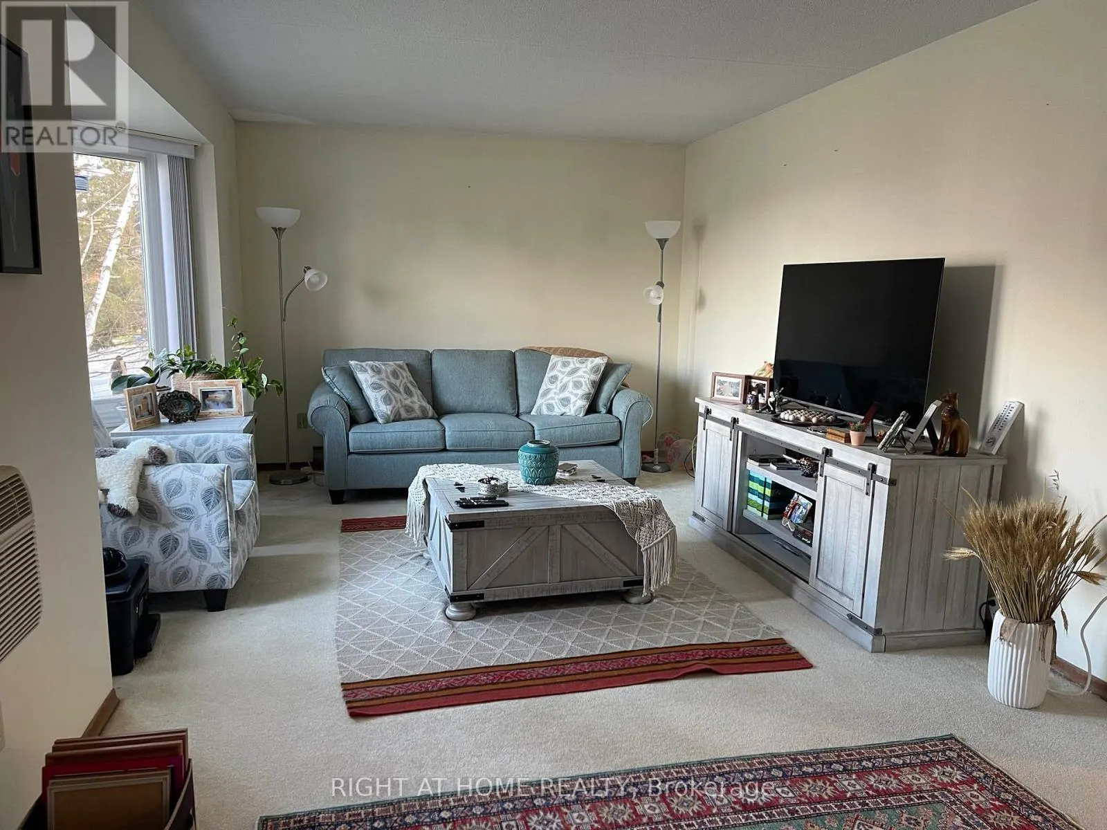 101 - 401 ERB STREET W