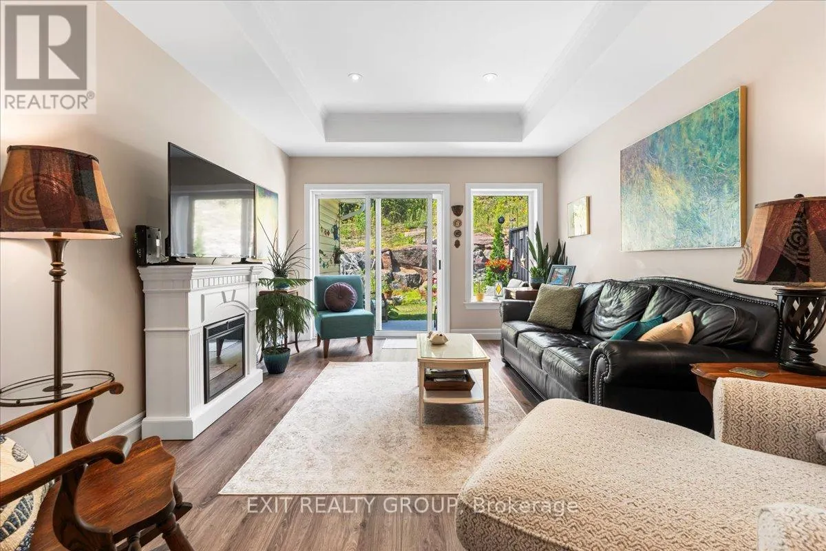 20 GLADSTONE STREET W