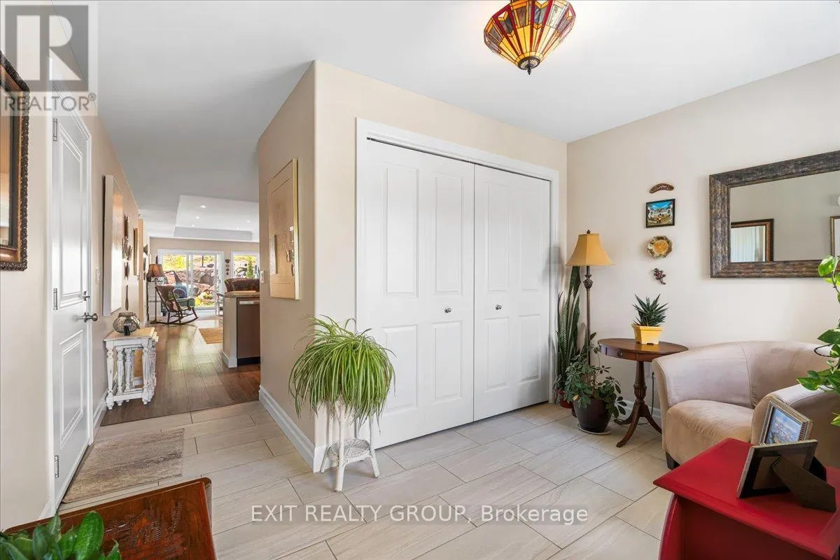 20 GLADSTONE STREET W