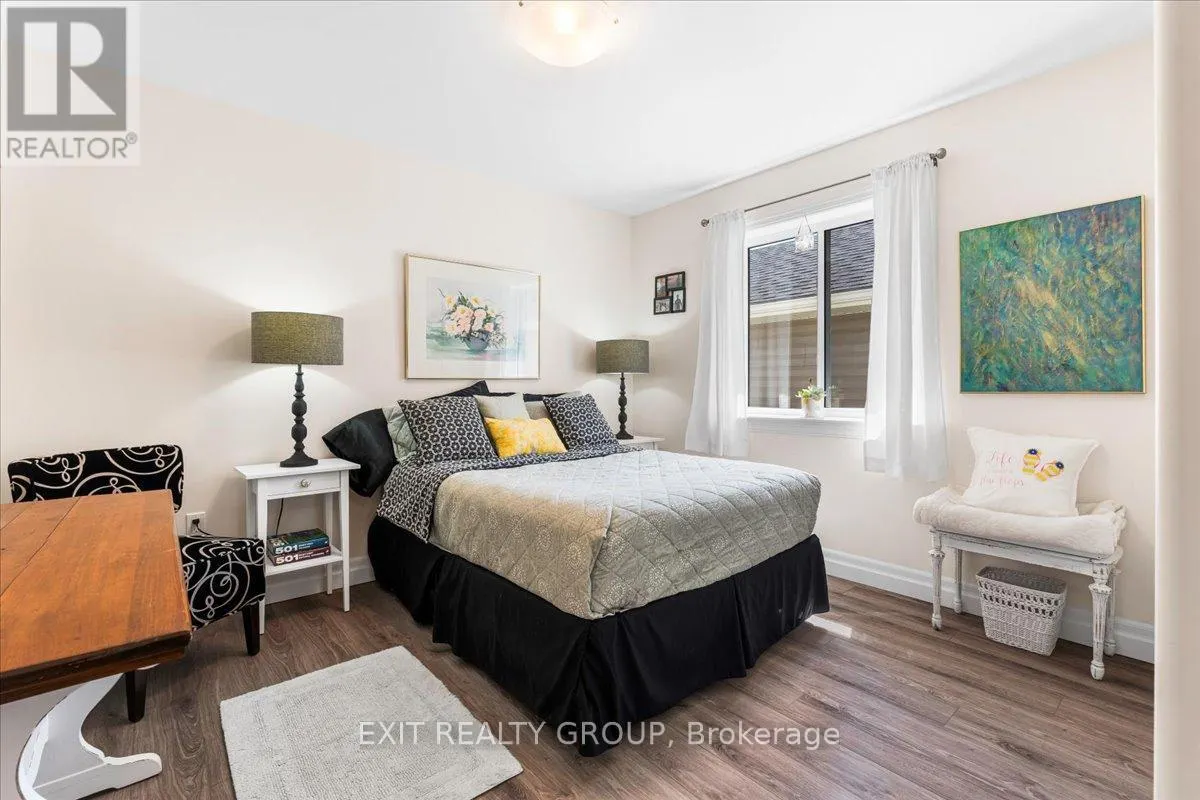 20 GLADSTONE STREET W