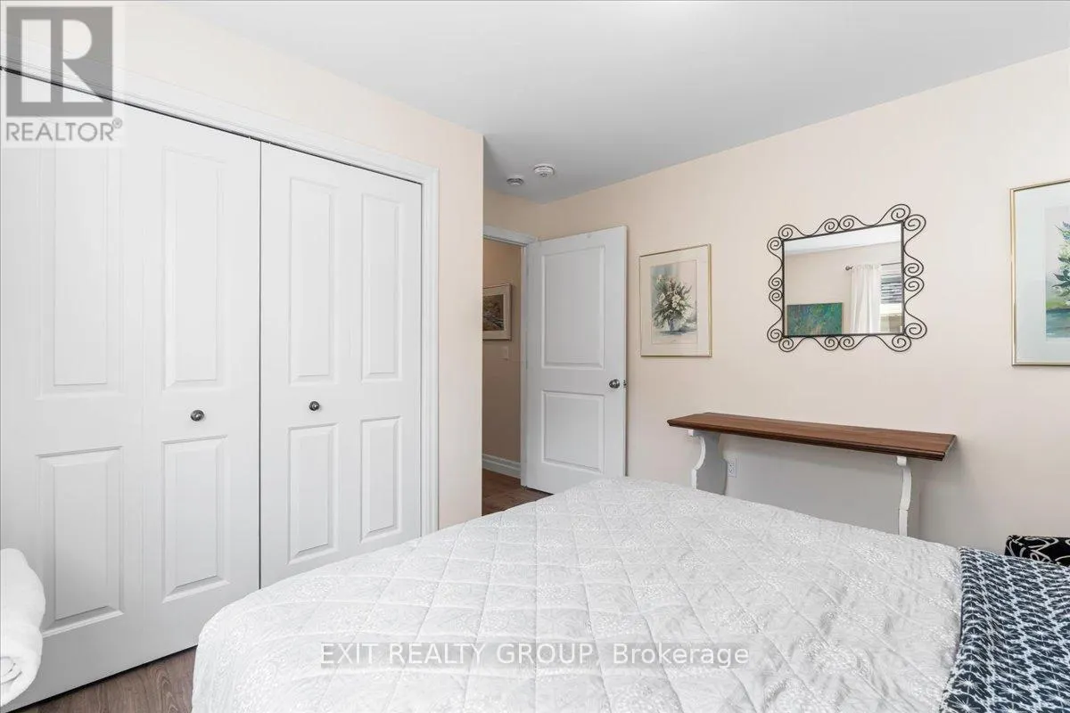 20 GLADSTONE STREET W