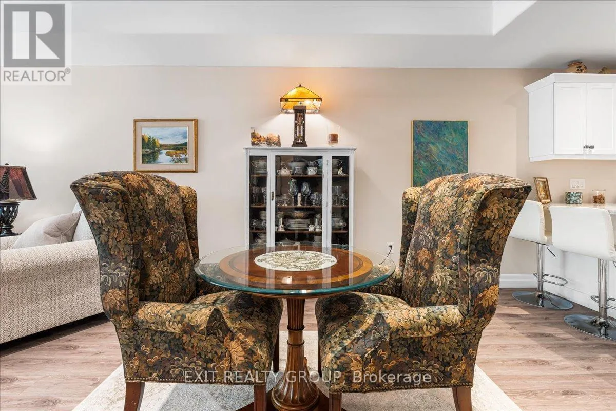 20 GLADSTONE STREET W