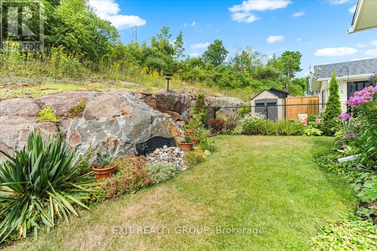 20 GLADSTONE STREET W