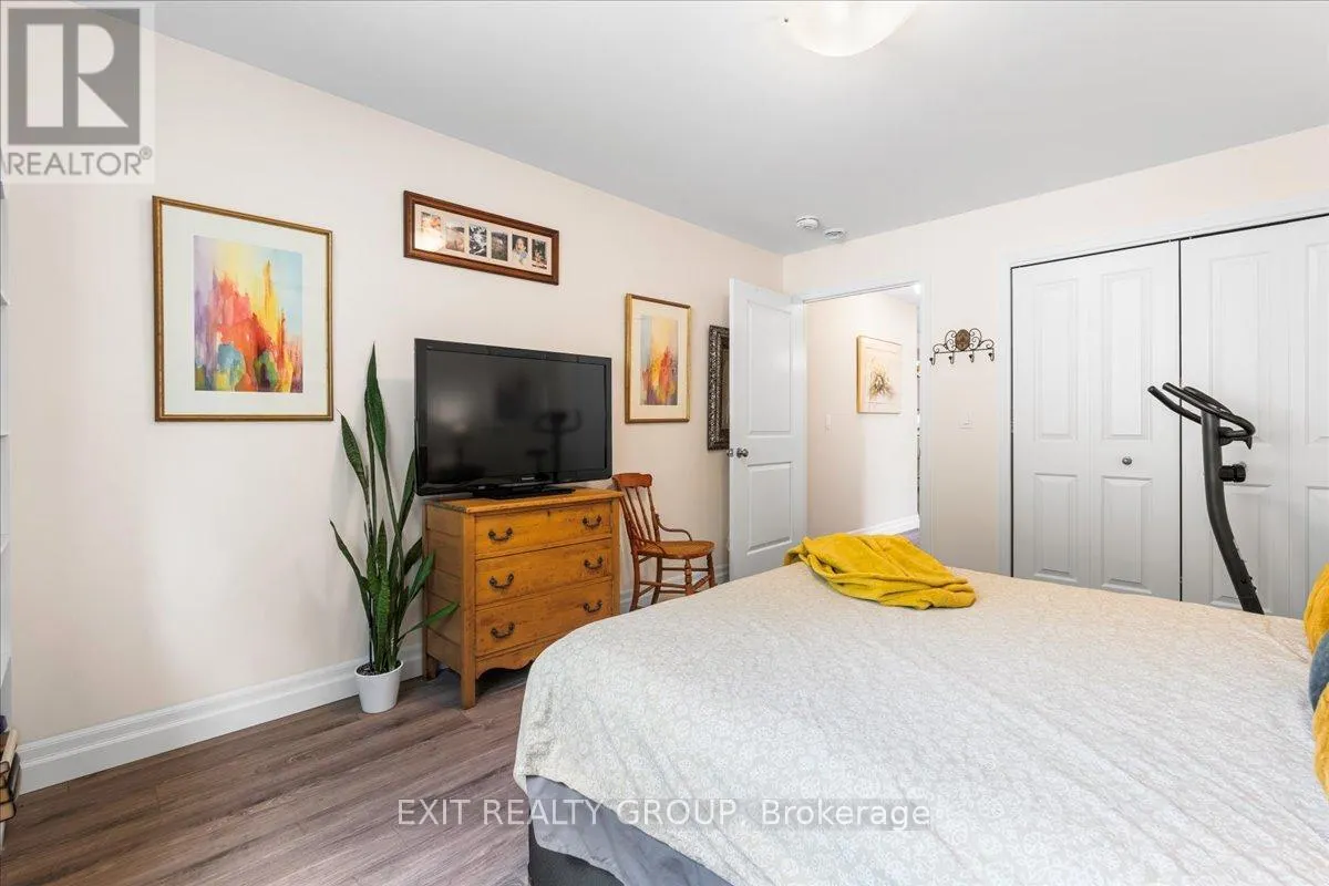 20 GLADSTONE STREET W