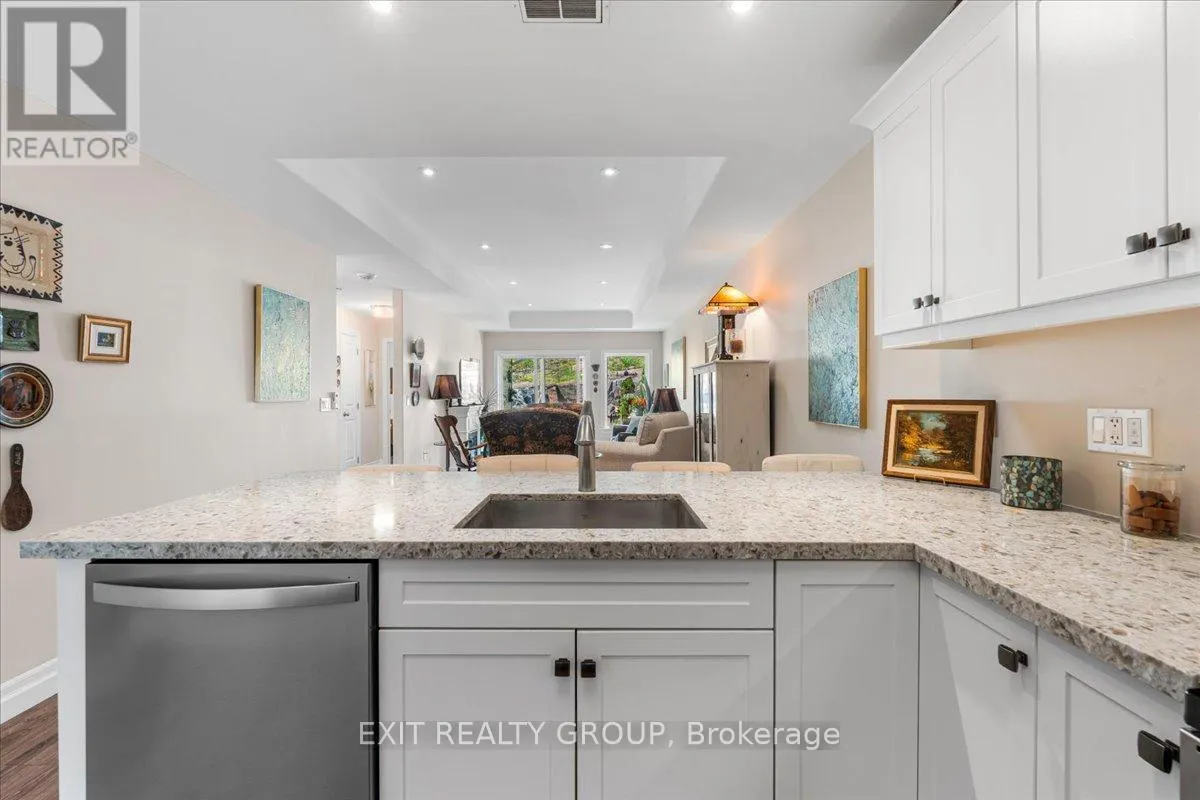 20 GLADSTONE STREET W