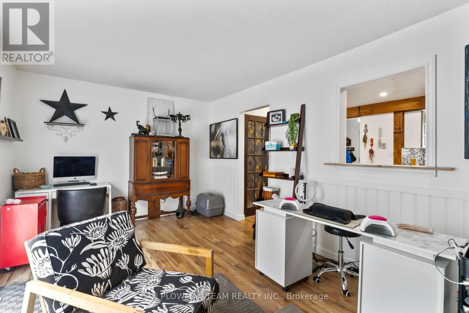 F6 - 400 WESTWOOD DRIVE