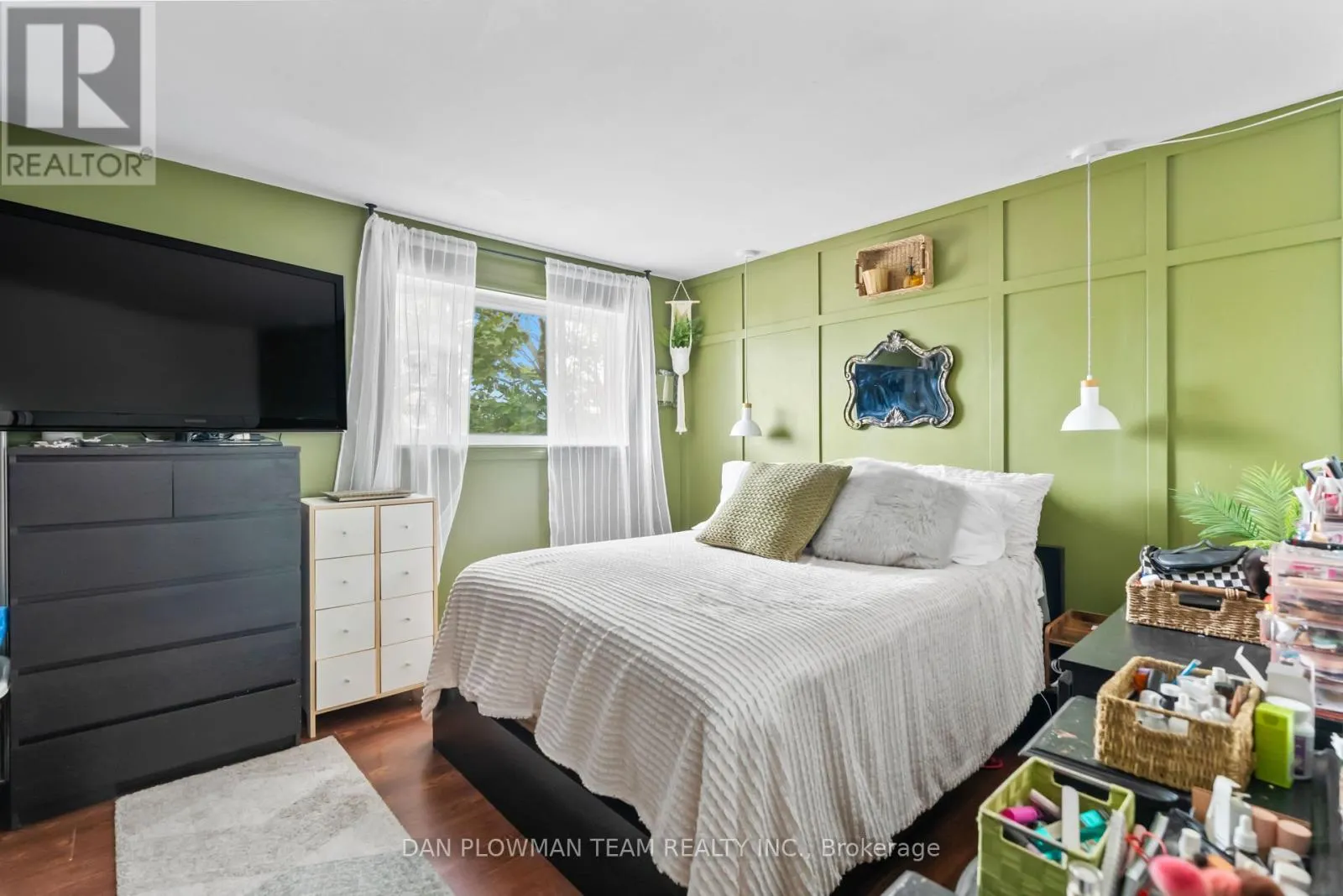 F6 - 400 WESTWOOD DRIVE