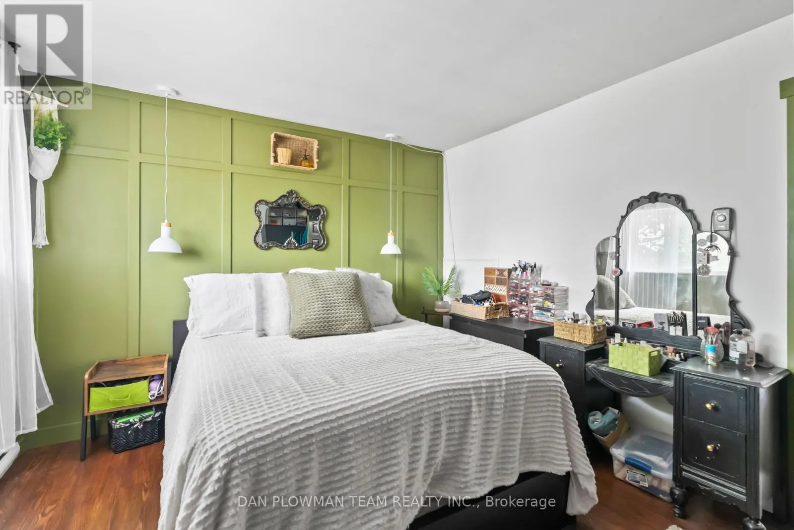 F6 - 400 WESTWOOD DRIVE