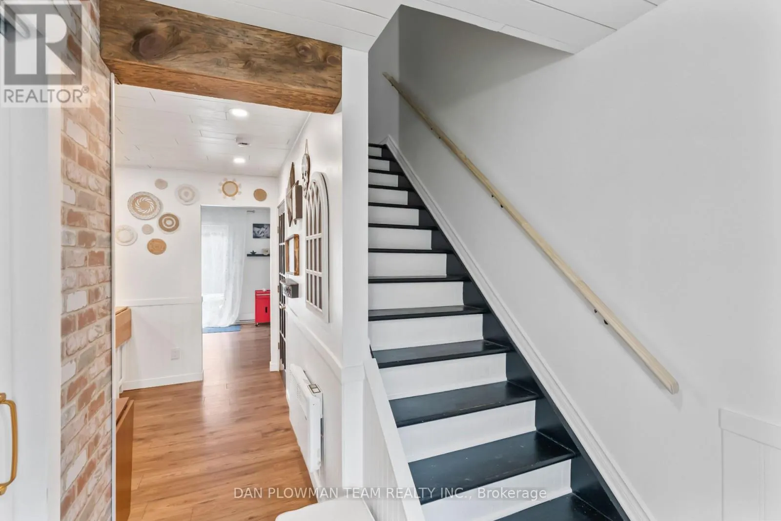F6 - 400 WESTWOOD DRIVE