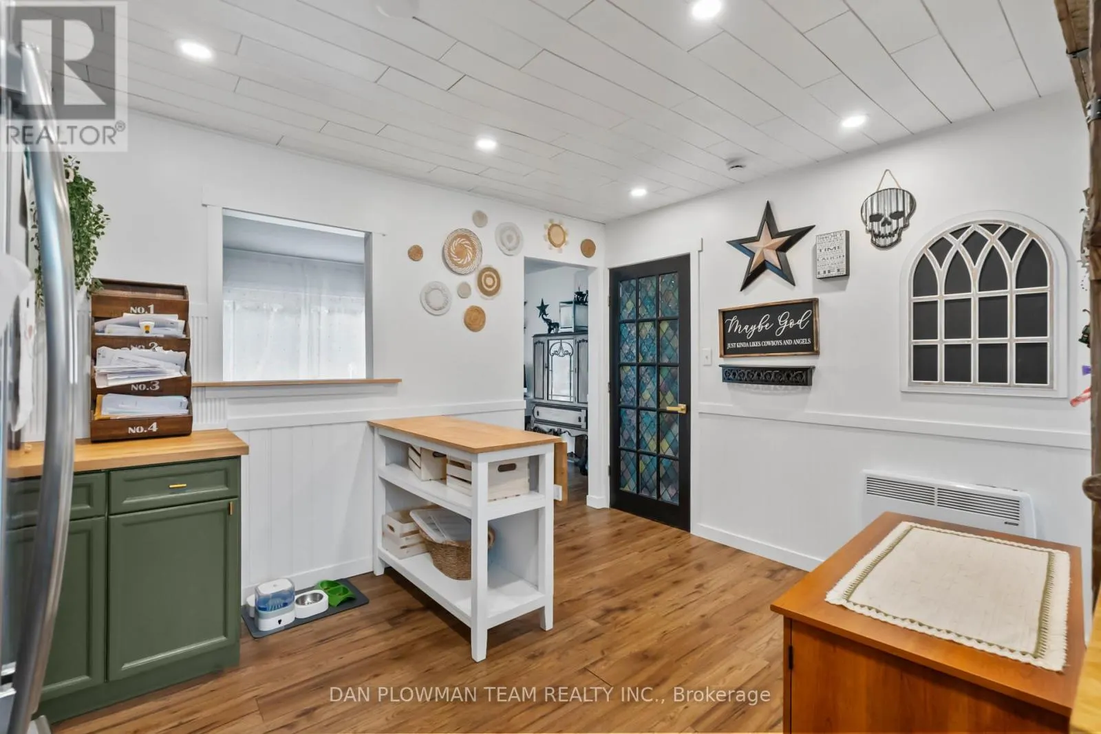 F6 - 400 WESTWOOD DRIVE