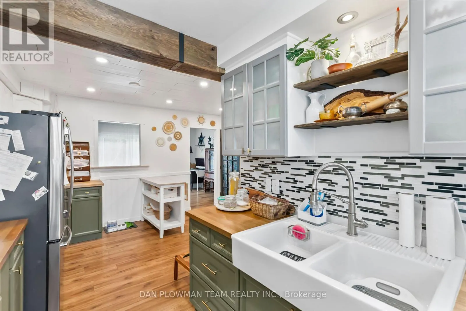 F6 - 400 WESTWOOD DRIVE