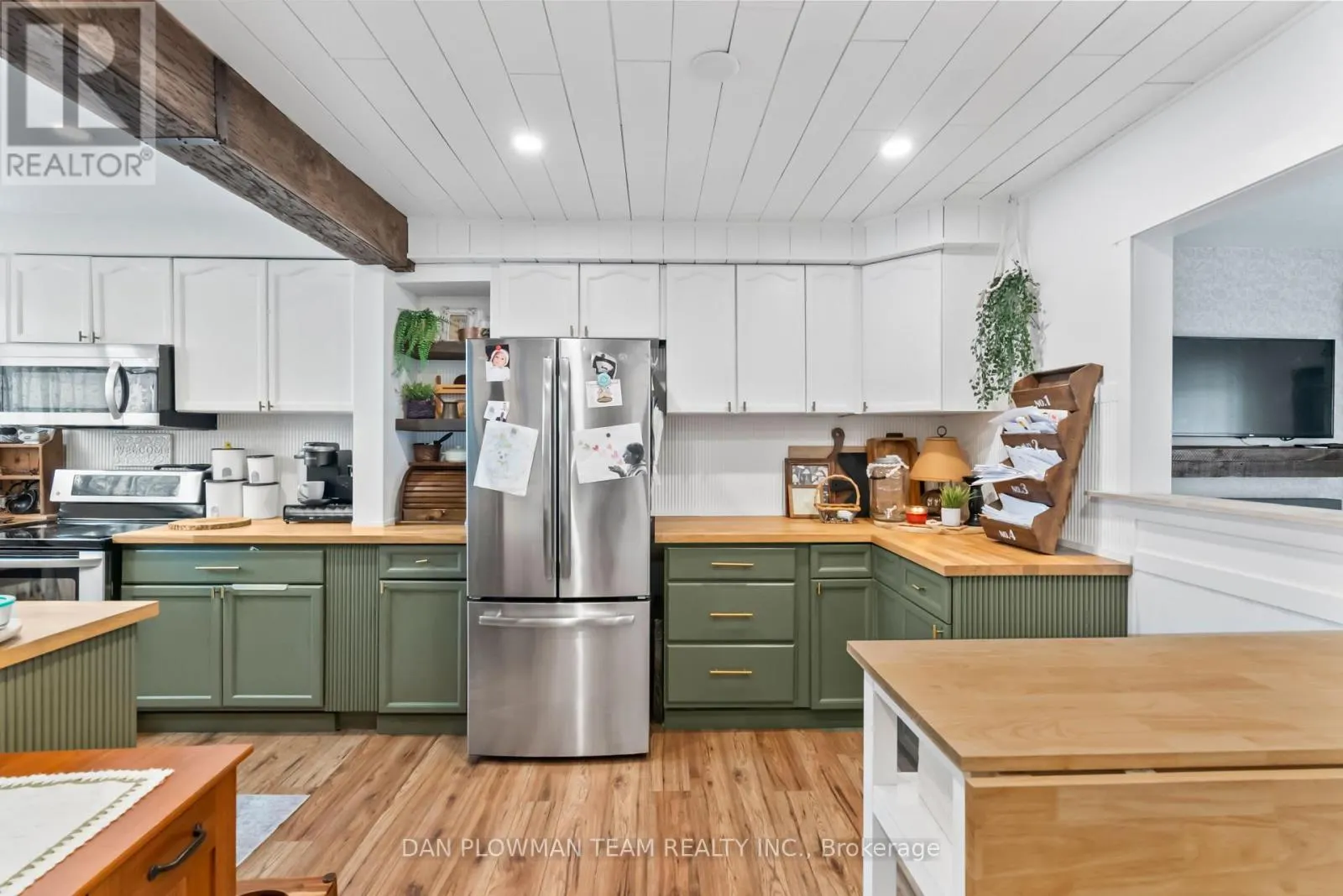 F6 - 400 WESTWOOD DRIVE