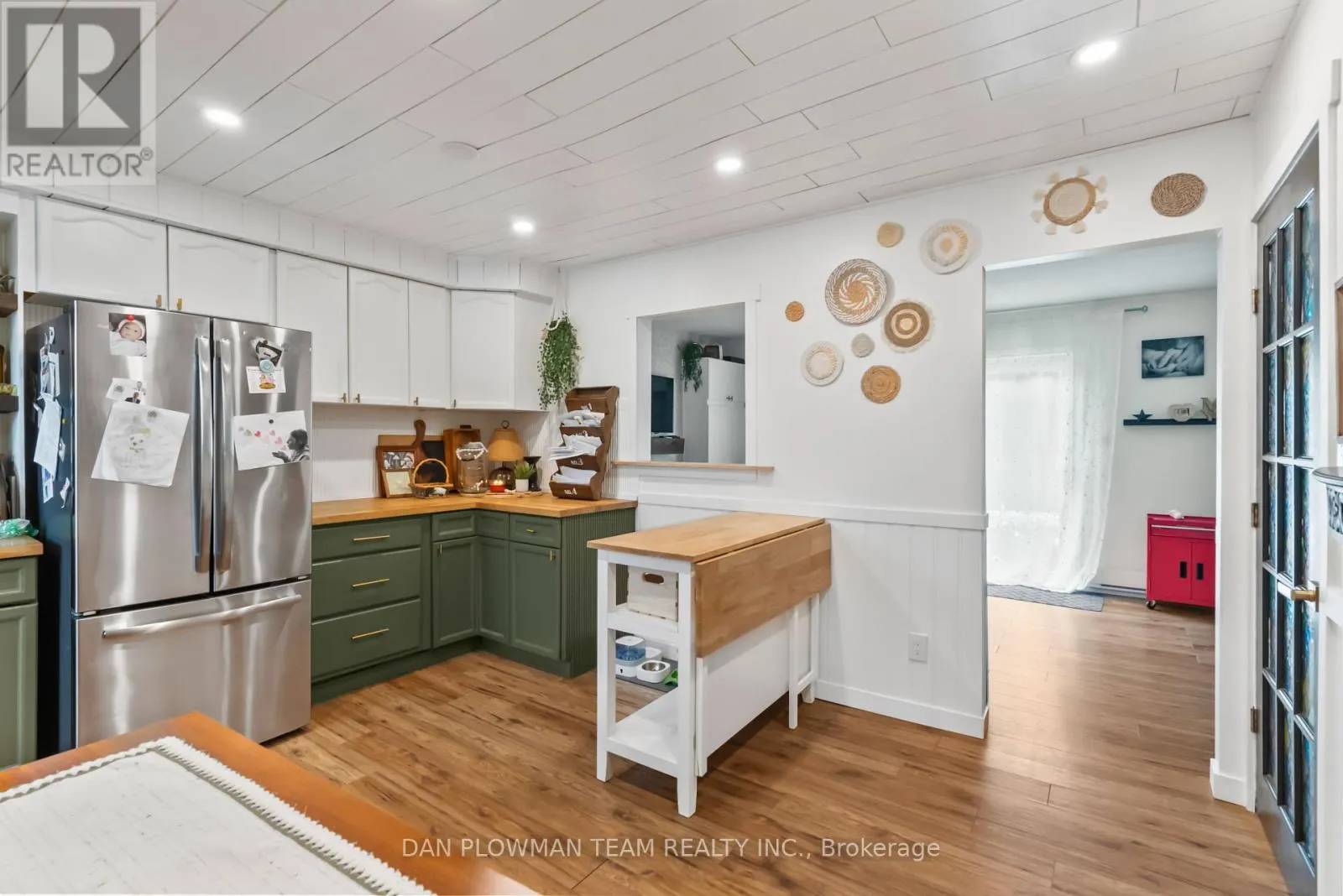 F6 - 400 WESTWOOD DRIVE