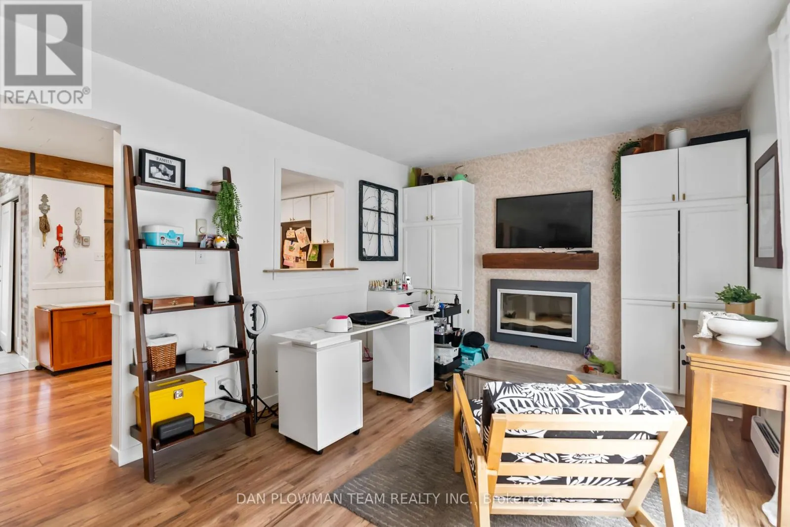 F6 - 400 WESTWOOD DRIVE