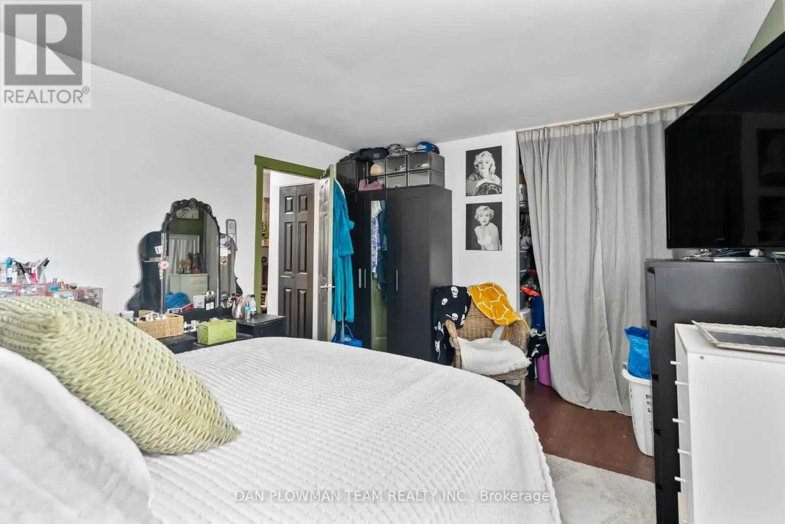 F6 - 400 WESTWOOD DRIVE