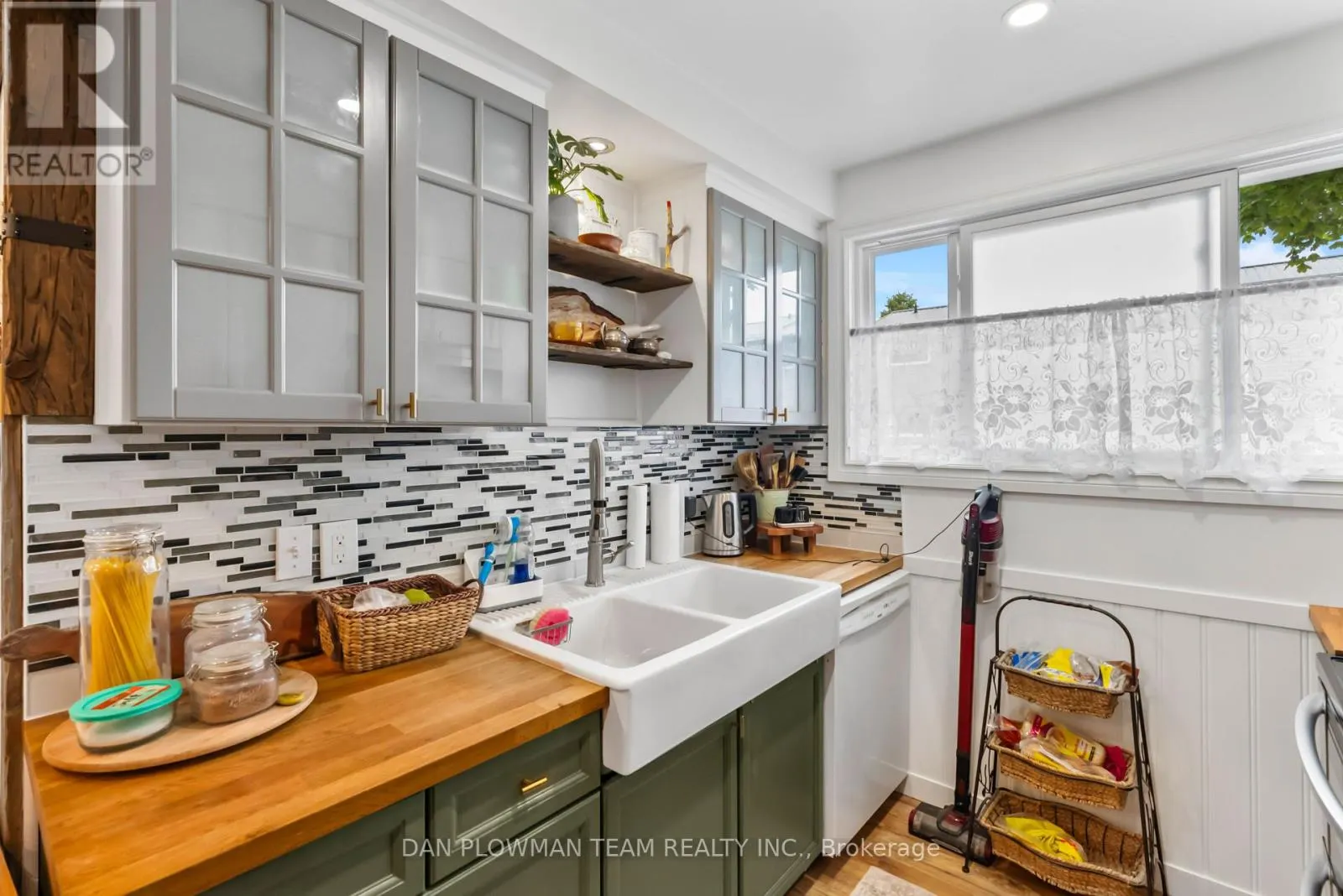 F6 - 400 WESTWOOD DRIVE