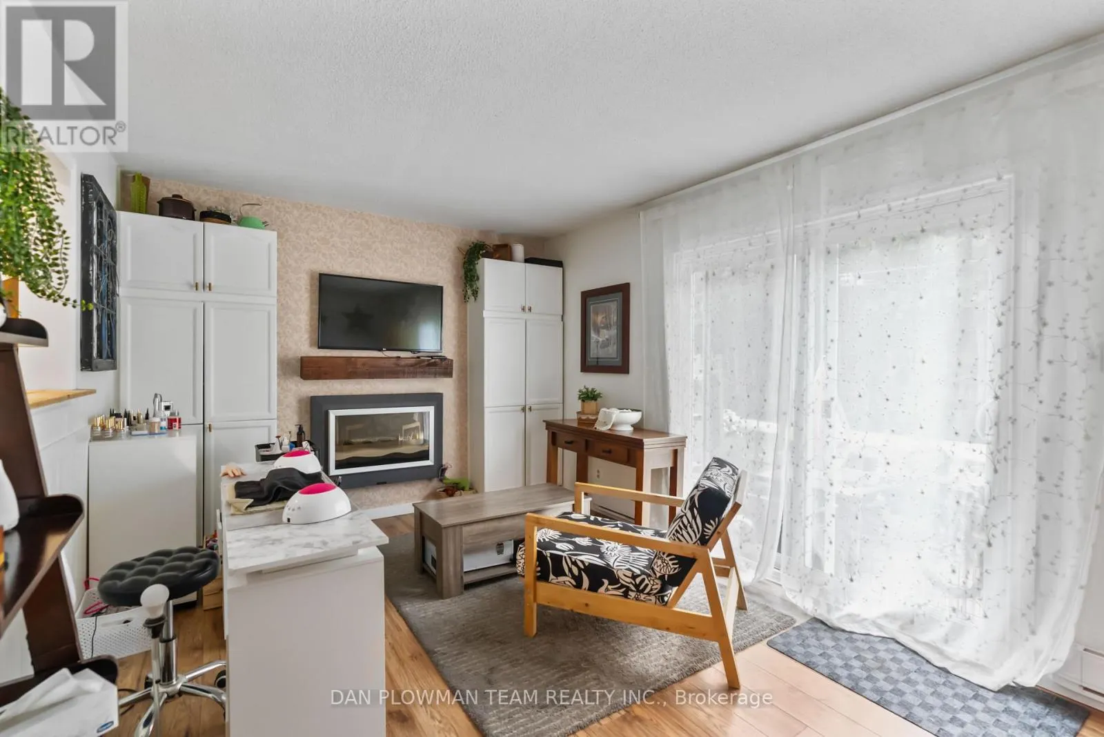 F6 - 400 WESTWOOD DRIVE