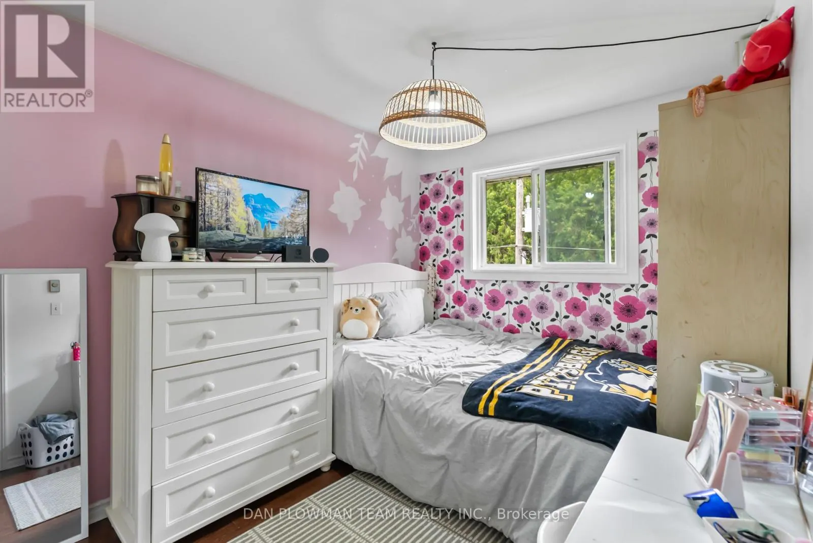 F6 - 400 WESTWOOD DRIVE