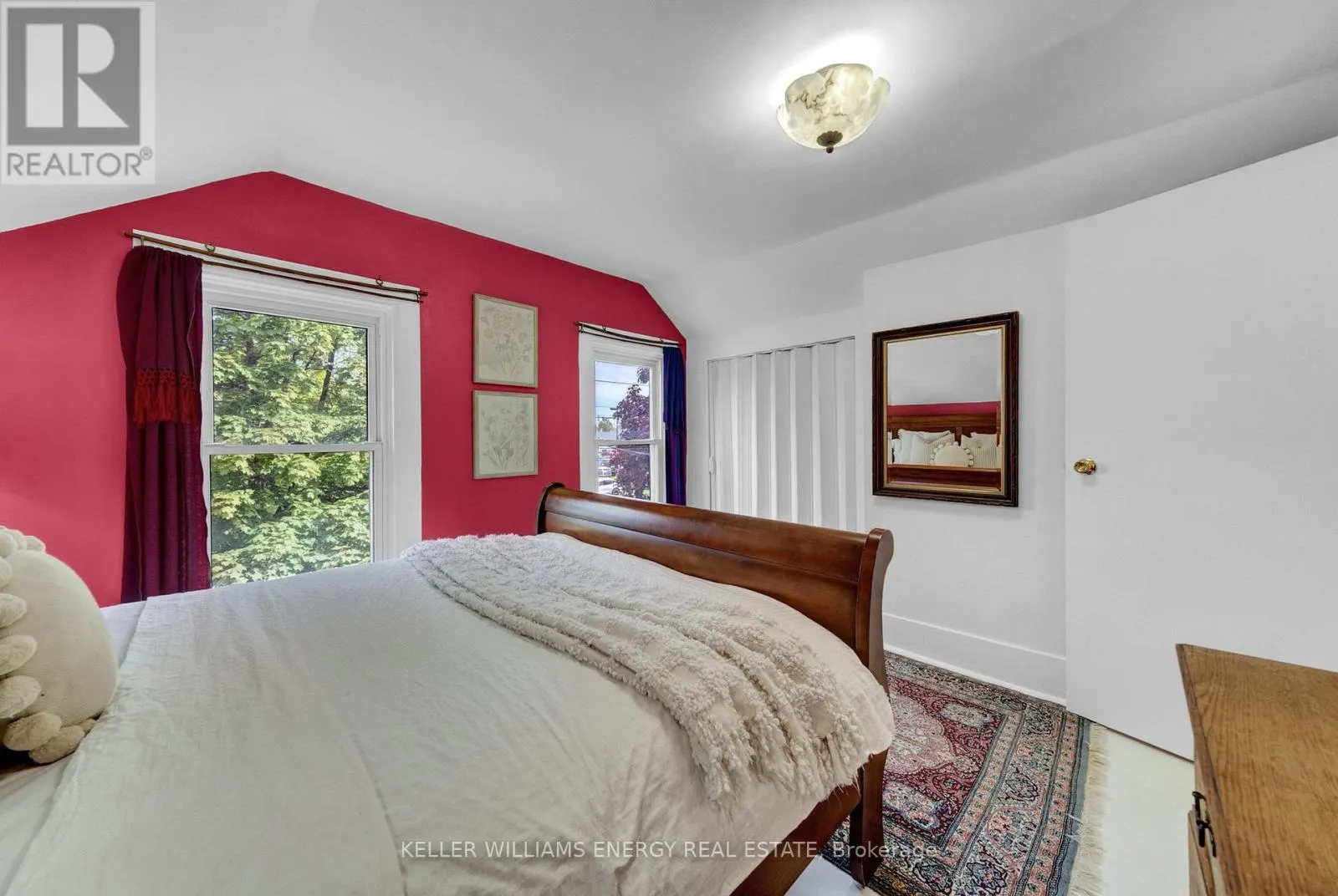 137 UNIVERSITY AVENUE W