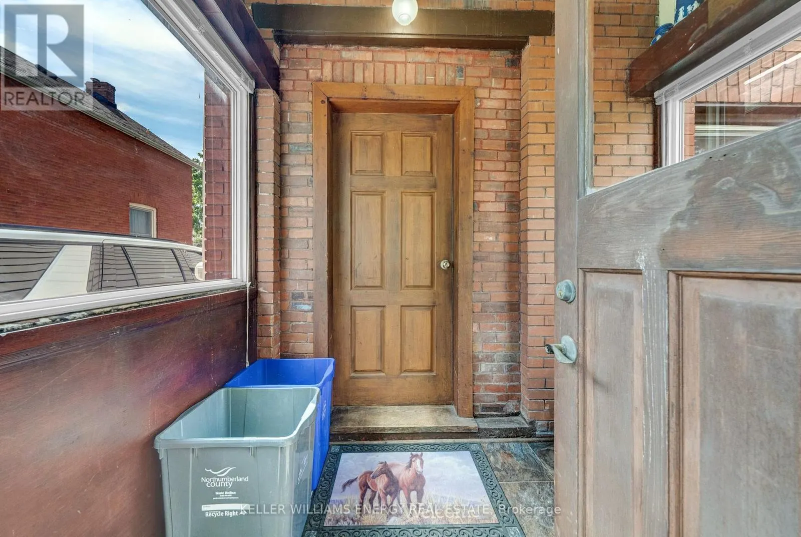 137 UNIVERSITY AVENUE W