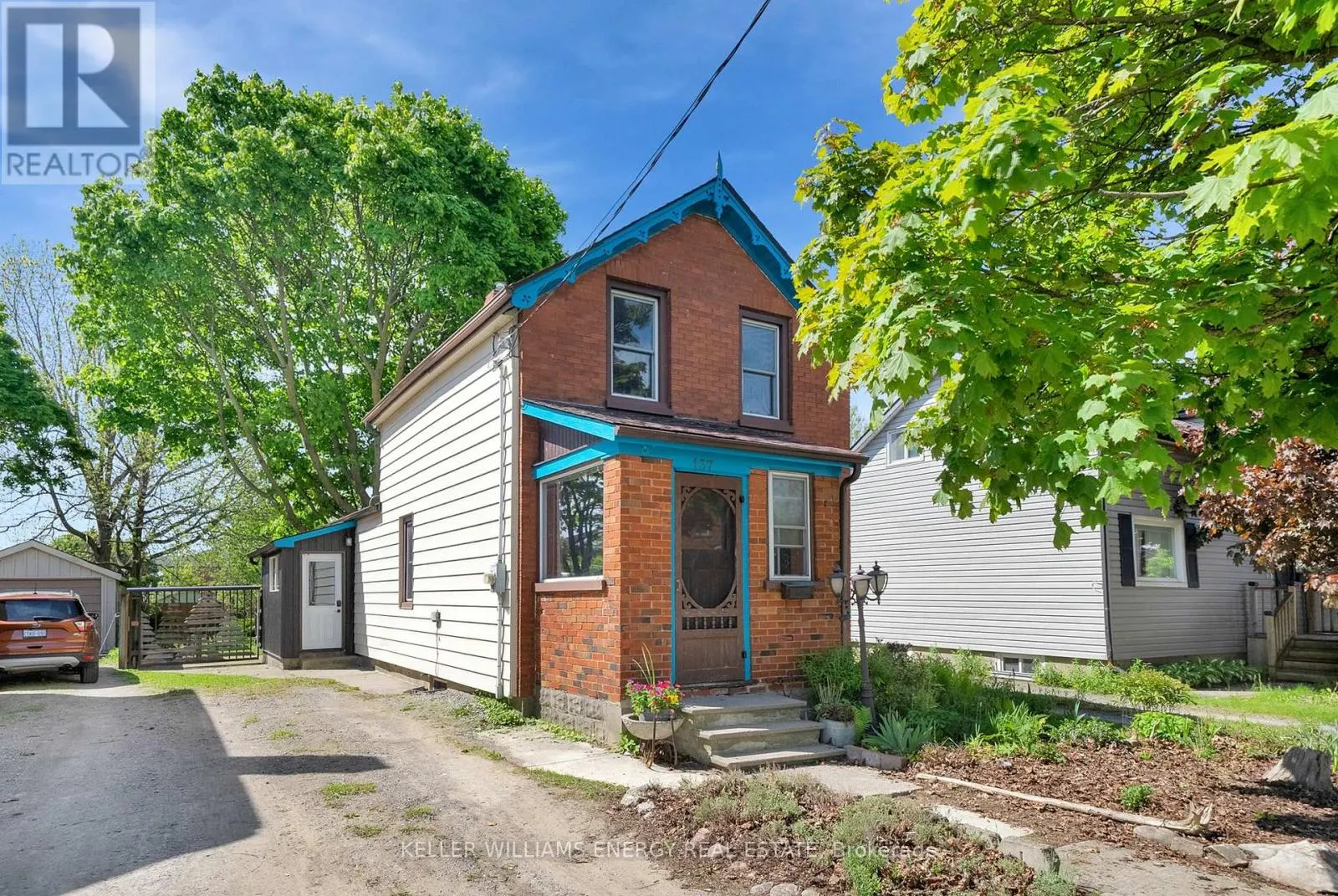137 UNIVERSITY AVENUE W
