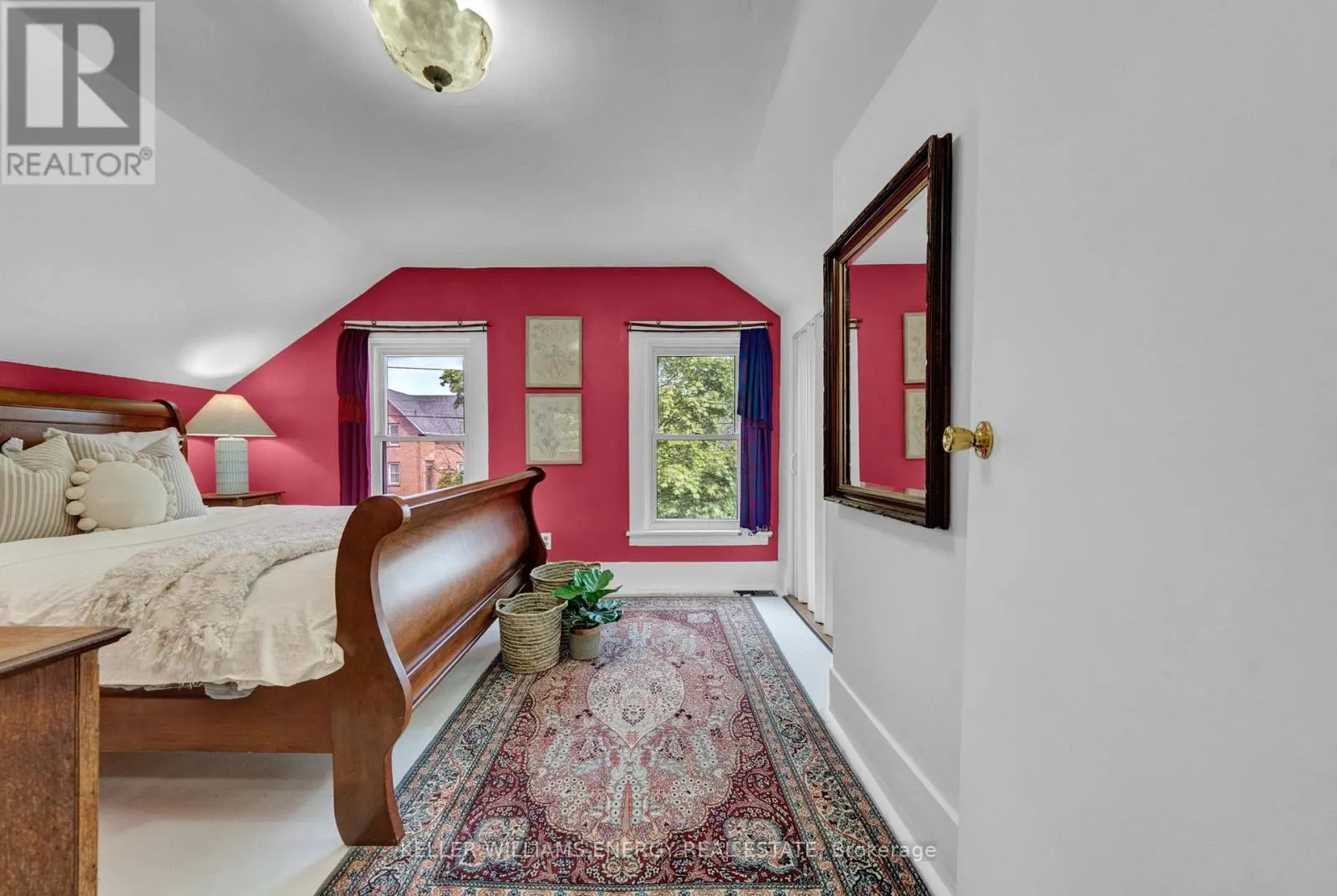 137 UNIVERSITY AVENUE W