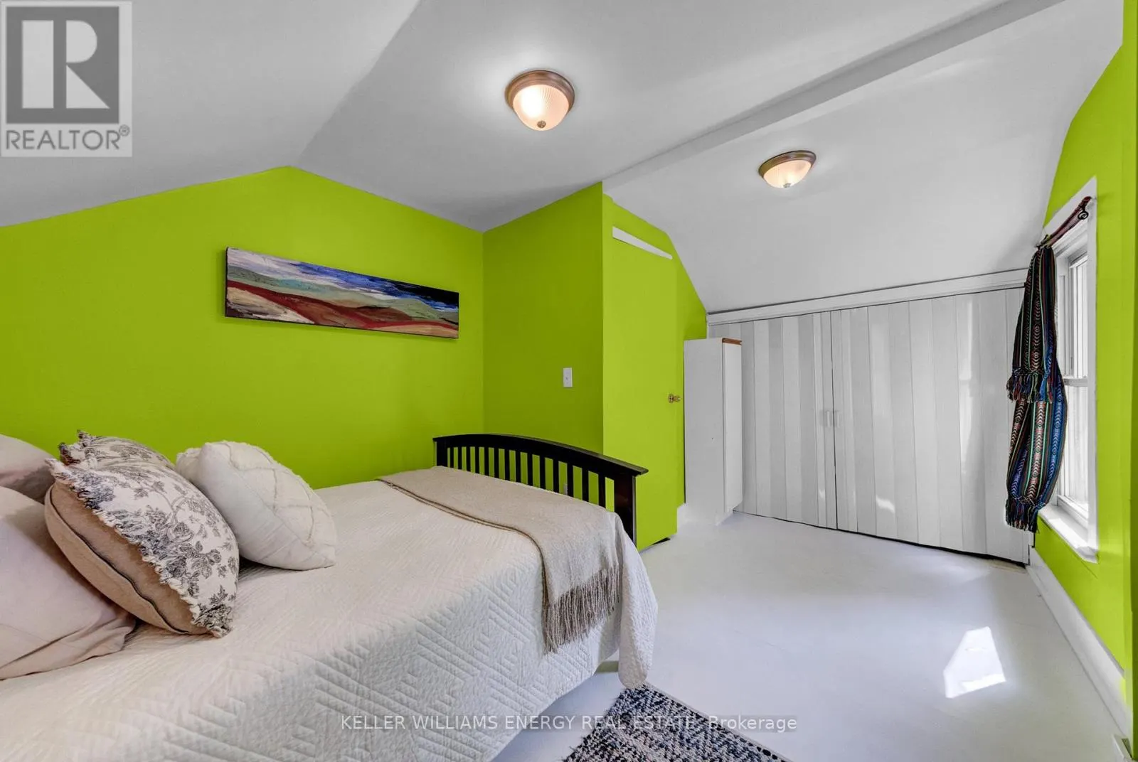 137 UNIVERSITY AVENUE W