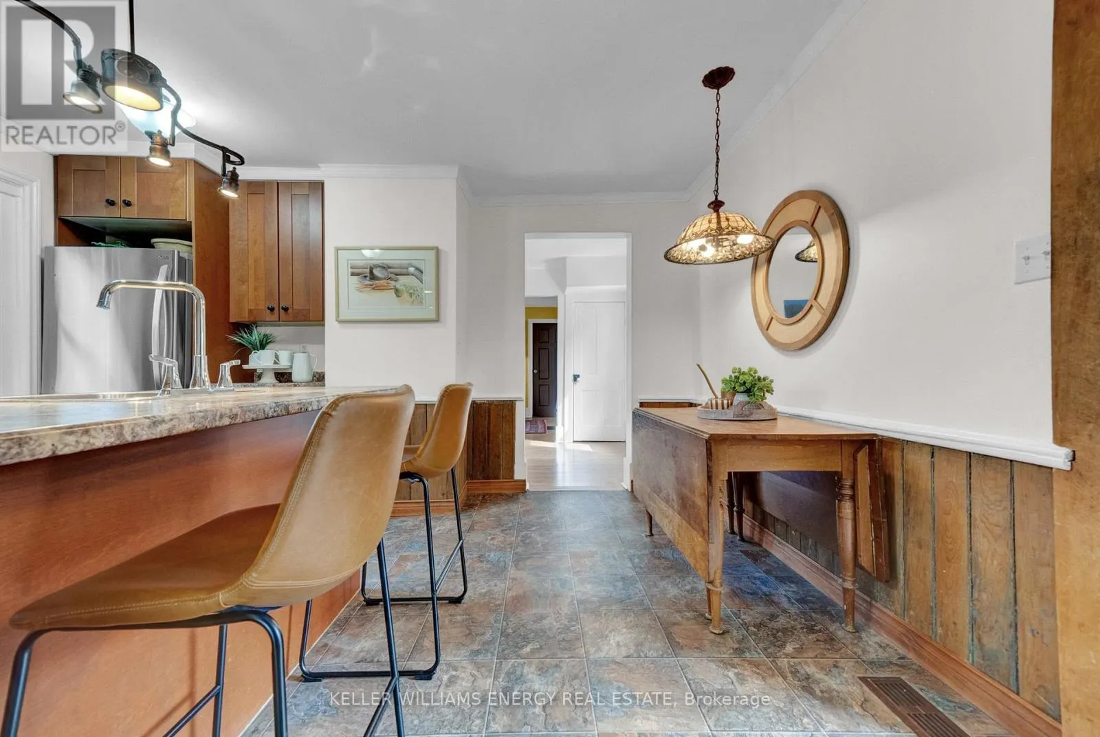 137 UNIVERSITY AVENUE W
