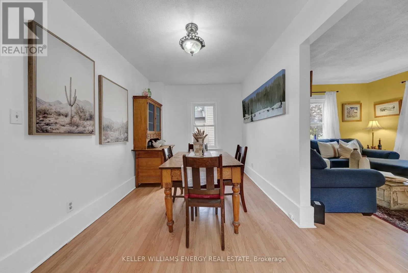 137 UNIVERSITY AVENUE W