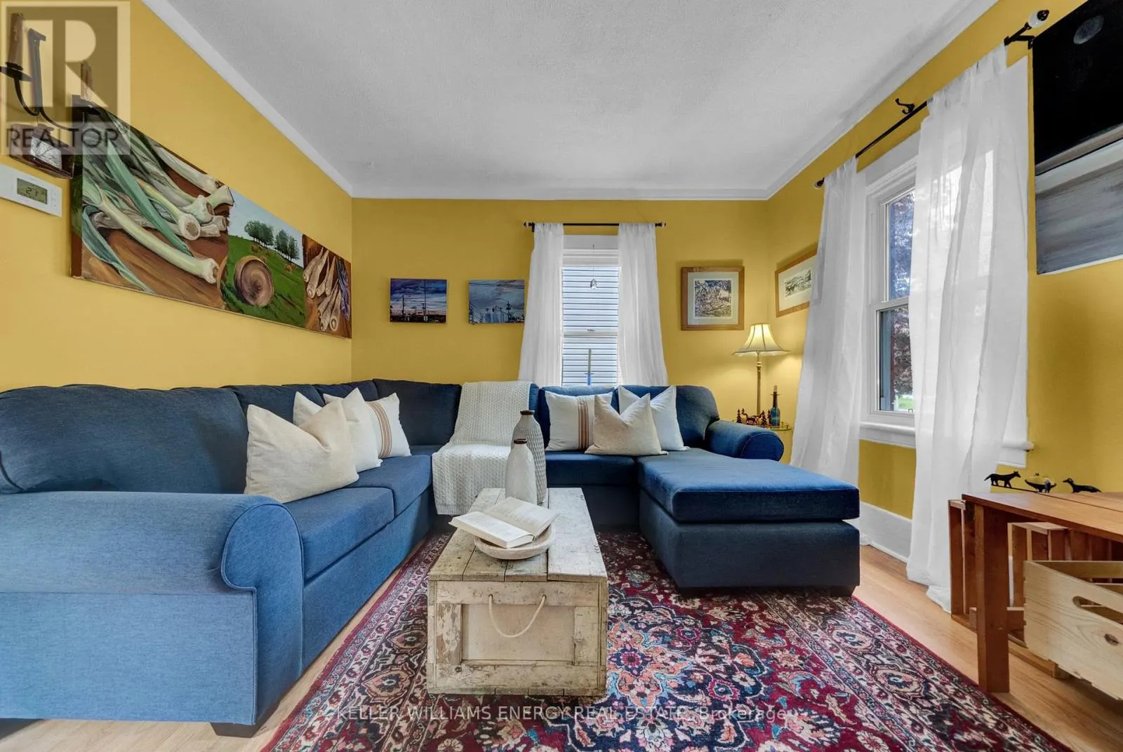 137 UNIVERSITY AVENUE W