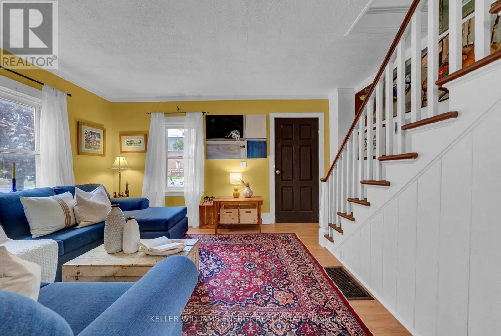 137 UNIVERSITY AVENUE W