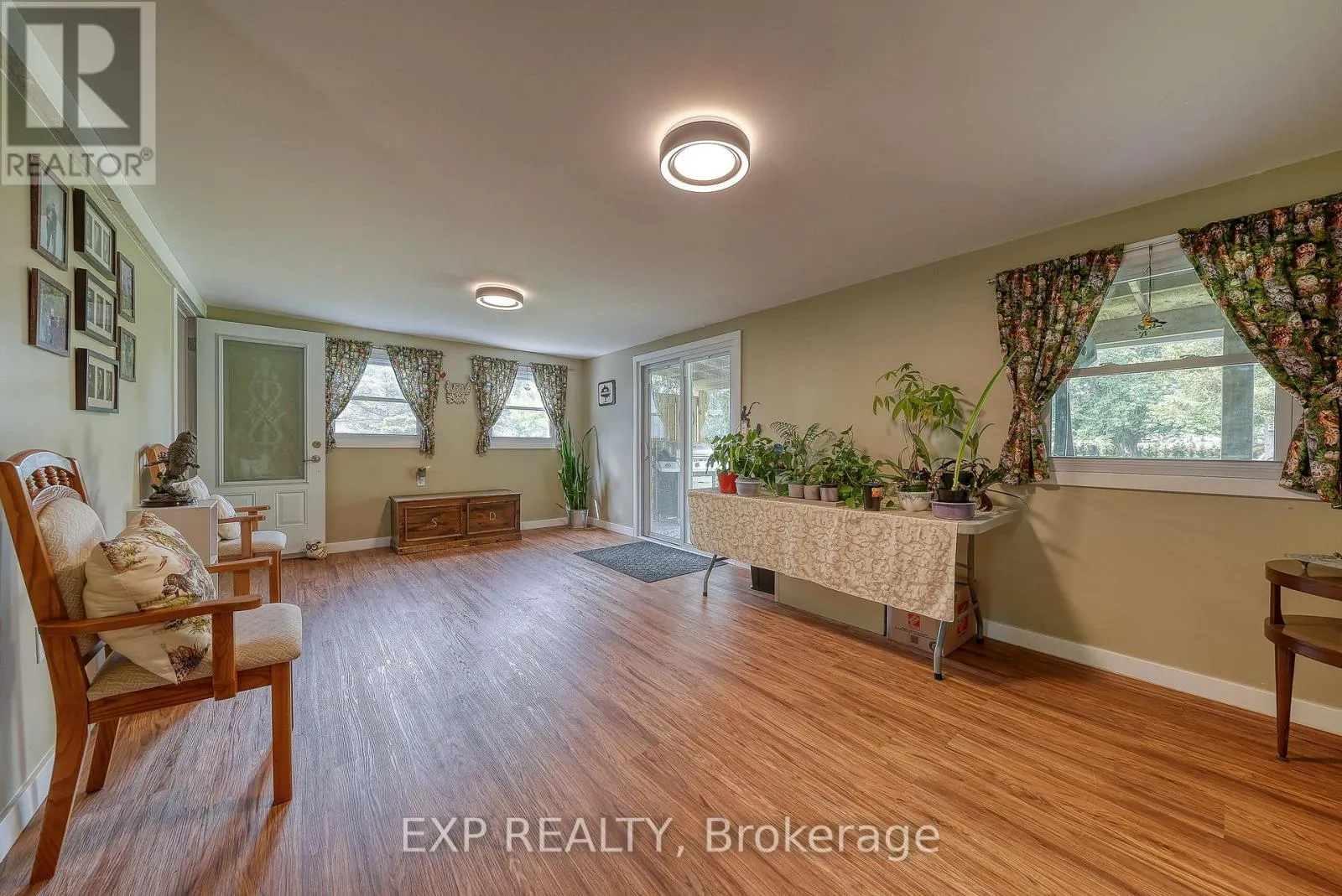 193 CENTENNIAL AVENUE S