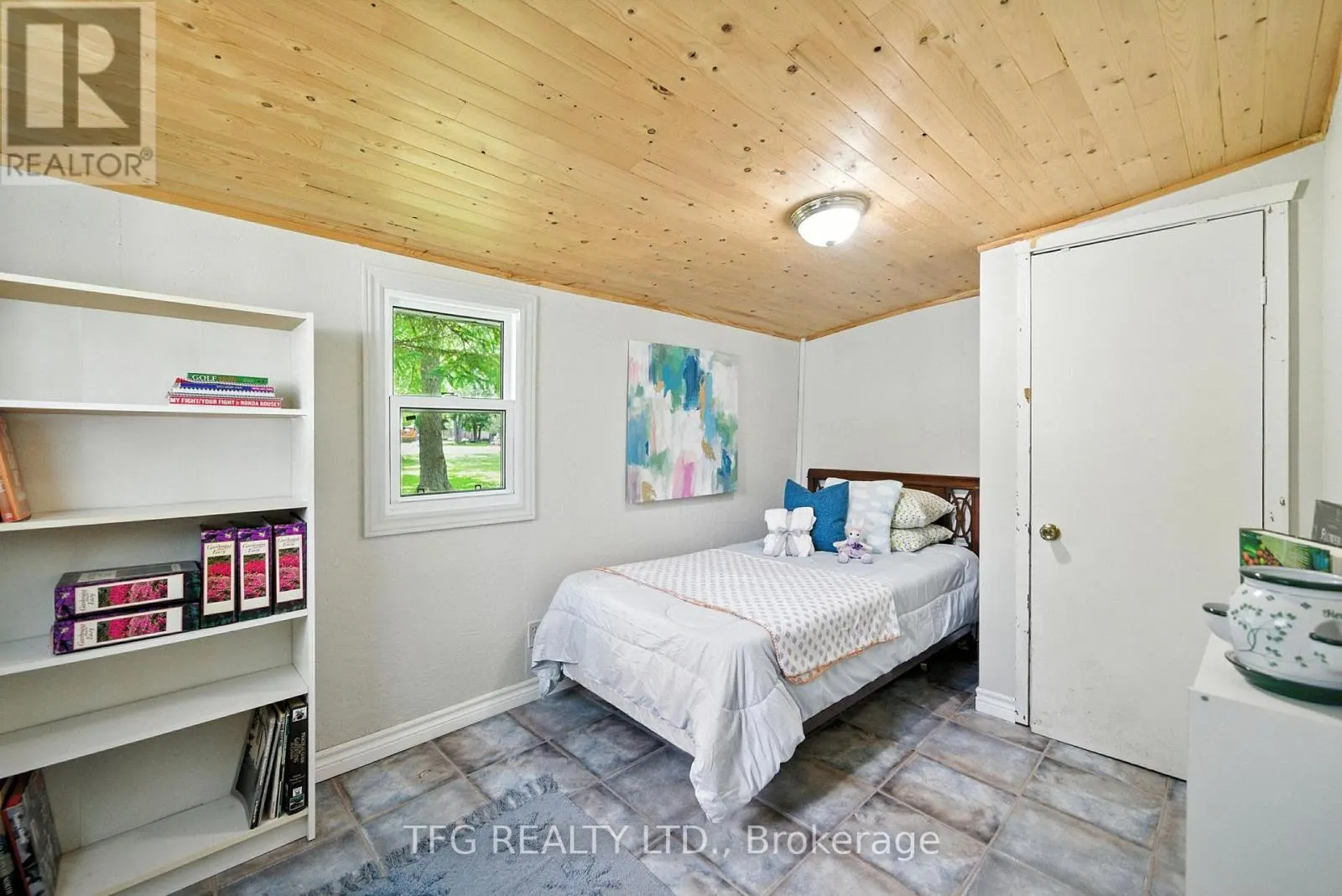 112 CEDAR SHORES DRIVE