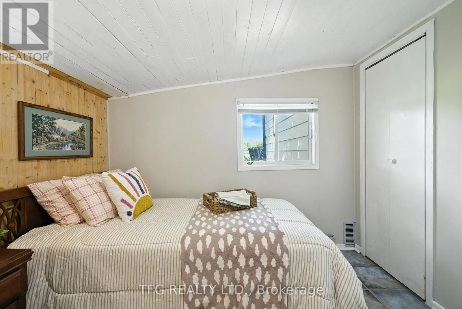 112 CEDAR SHORES DRIVE