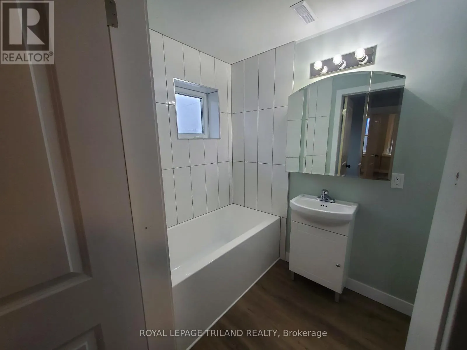 UPPER UNIT - 104 FLORA STREET, #UPPER UNIT