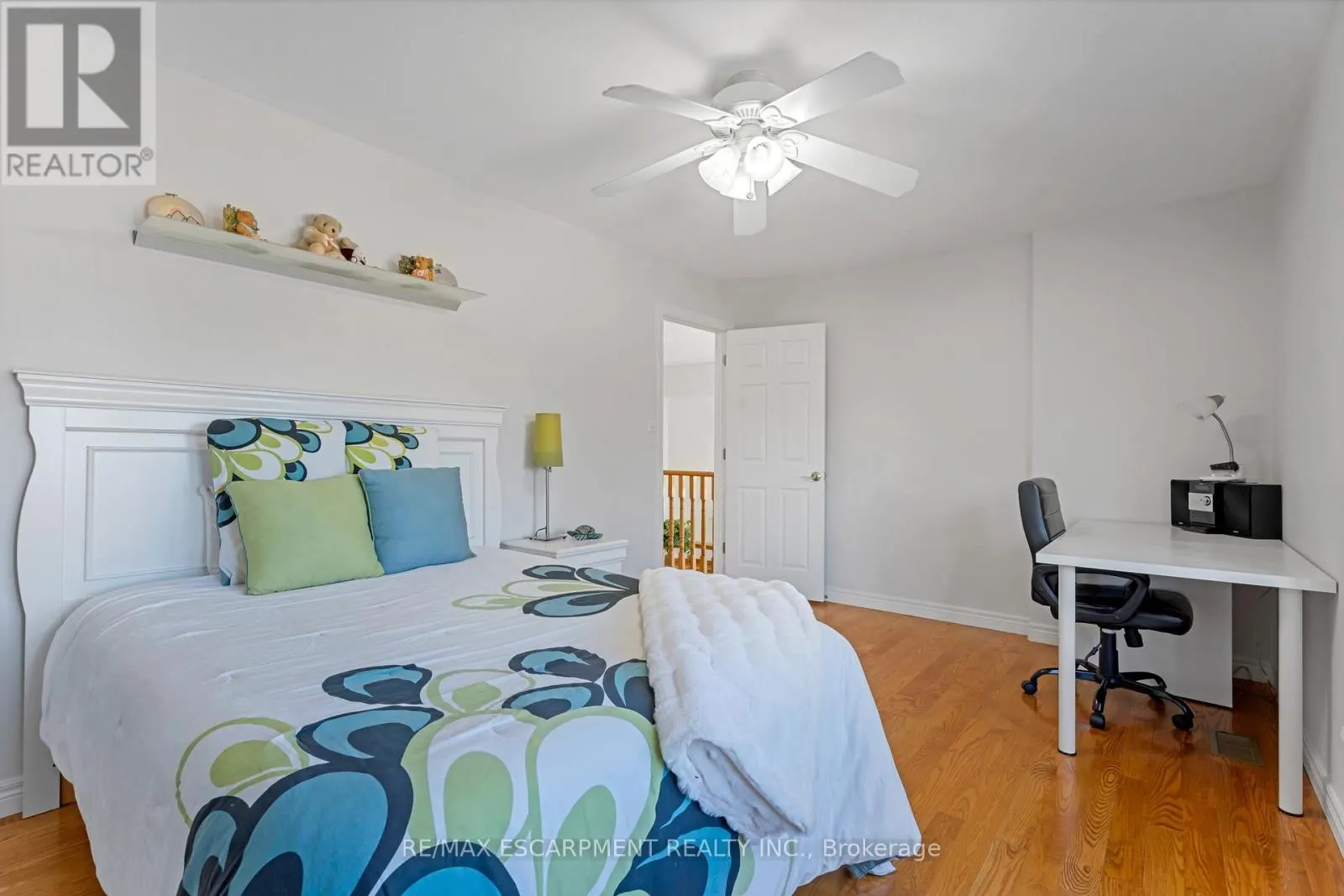 22 SHADELAND CRESCENT