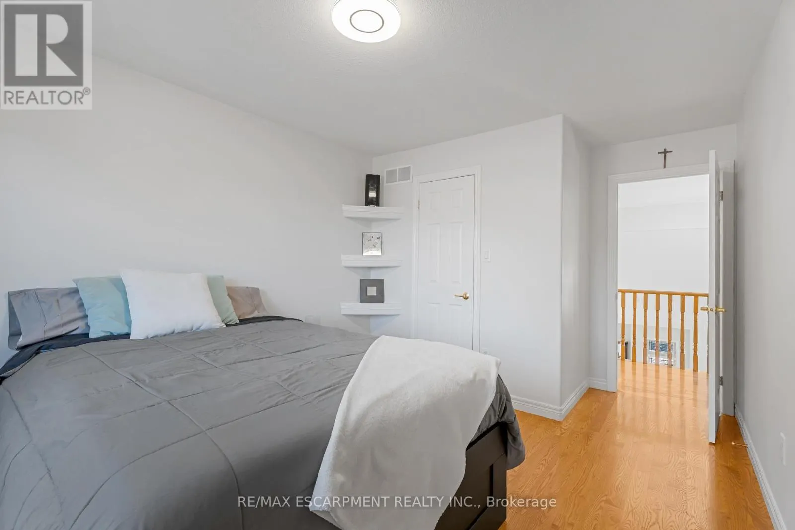 22 SHADELAND CRESCENT
