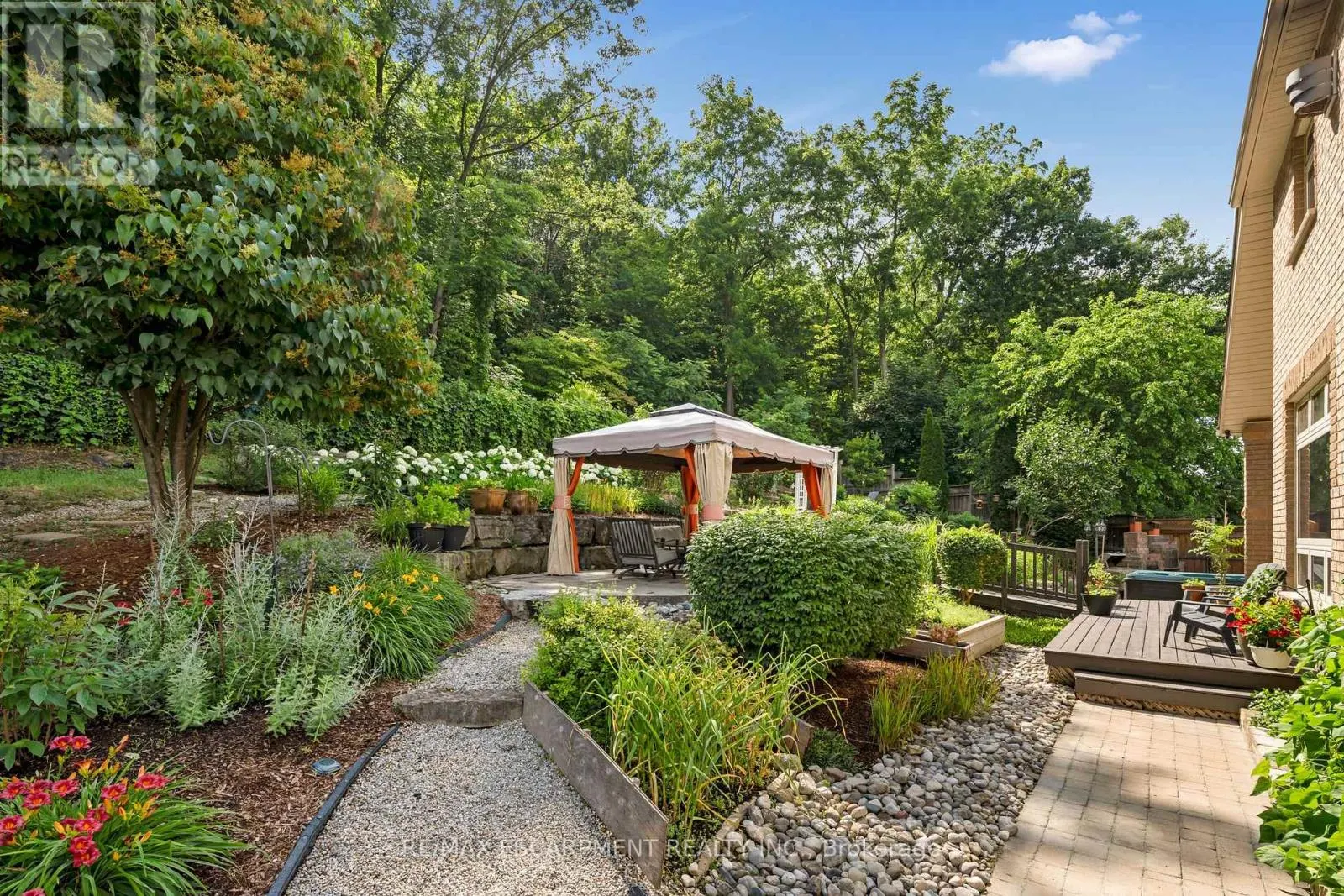 22 SHADELAND CRESCENT