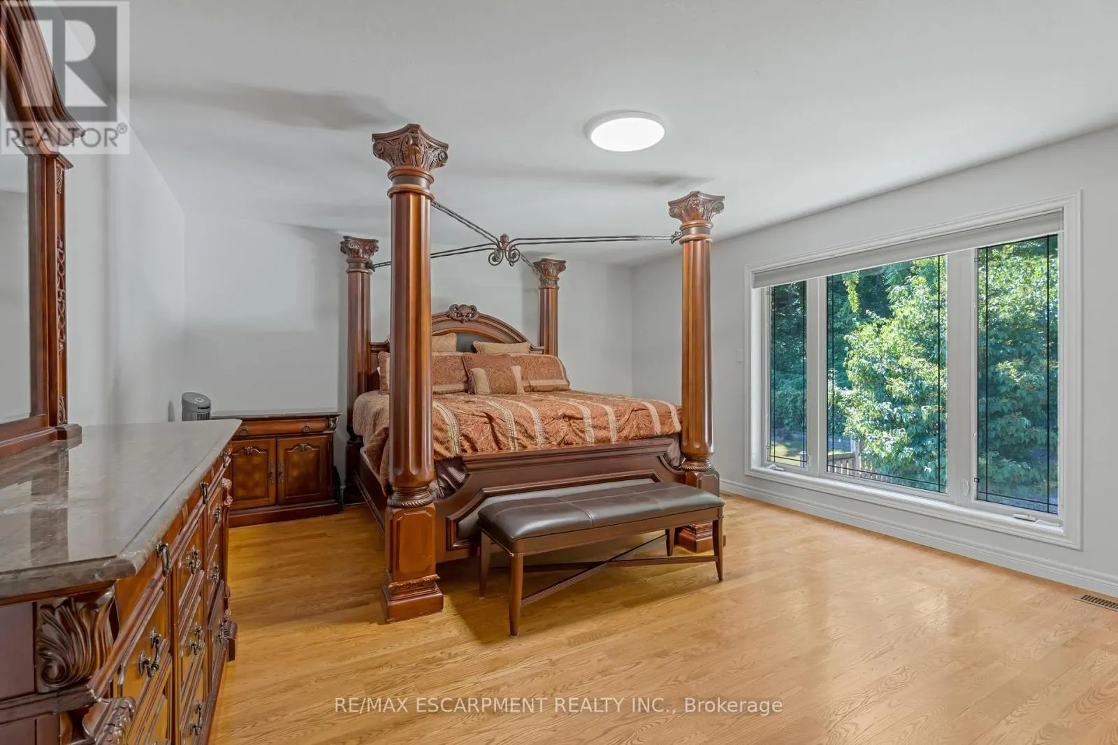 22 SHADELAND CRESCENT