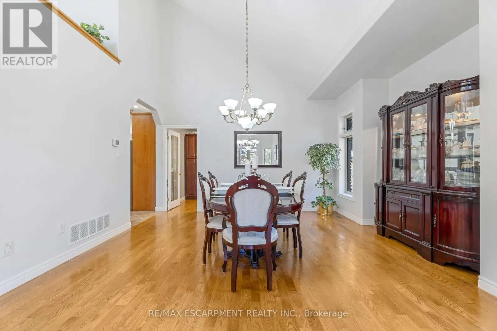 22 SHADELAND CRESCENT